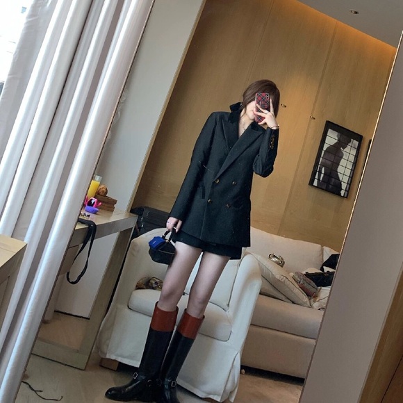 Premium Velvet-Trimmed Double-Breasted Blazer | Amber Buckle, Elegant Sheen - Picture 4 of 12